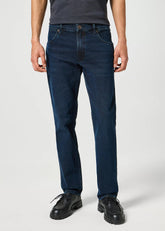 Męskie Spodnie Jeansowe Wrangler Greensboro Indigo Noir 112357411